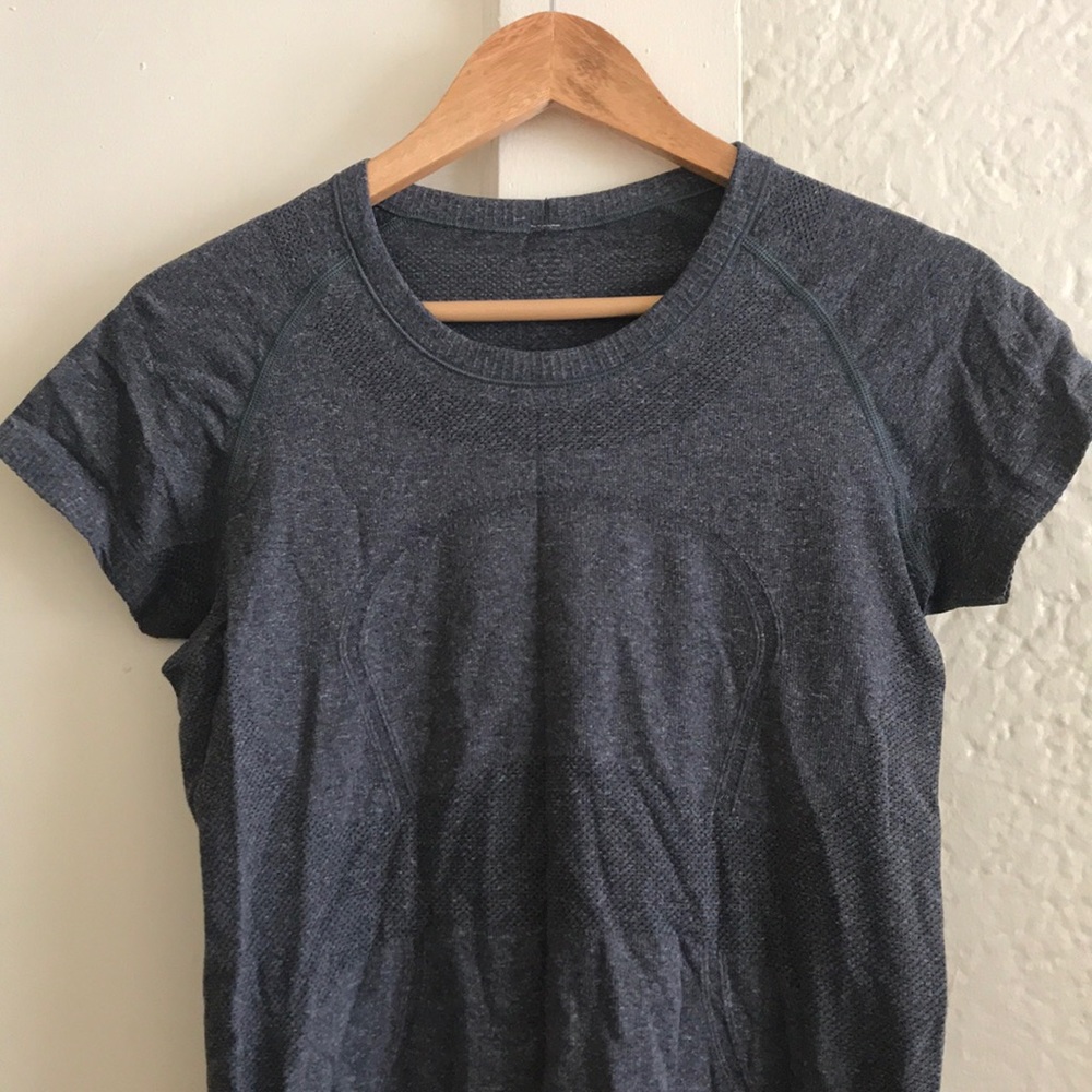 Sz. 8 Lululemon Charcoal Gray Short-Sleeve Top